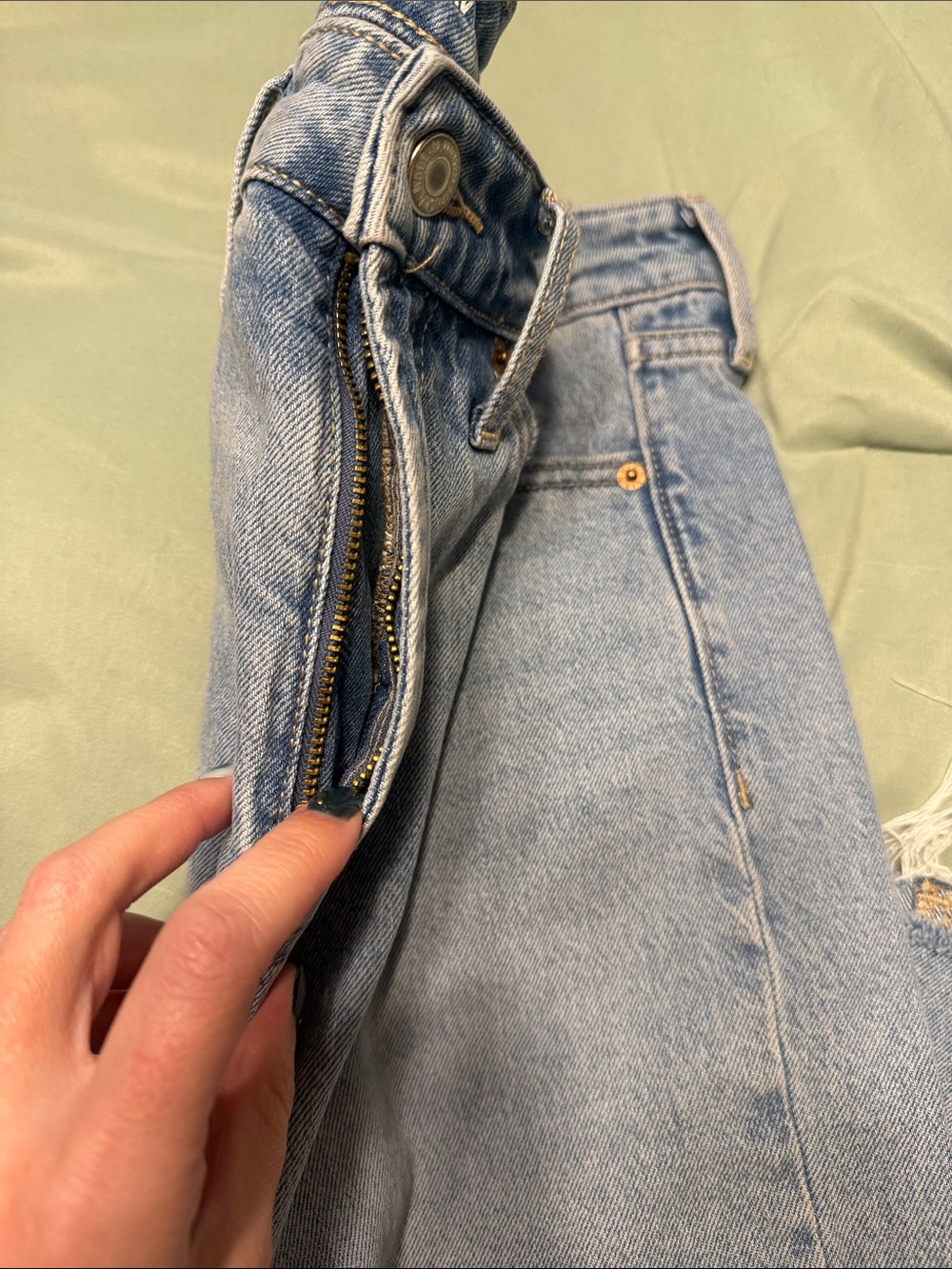 Old Navy Light Blue Straight-Leg Jeans with Frayed Hem - Picture 5 of 6